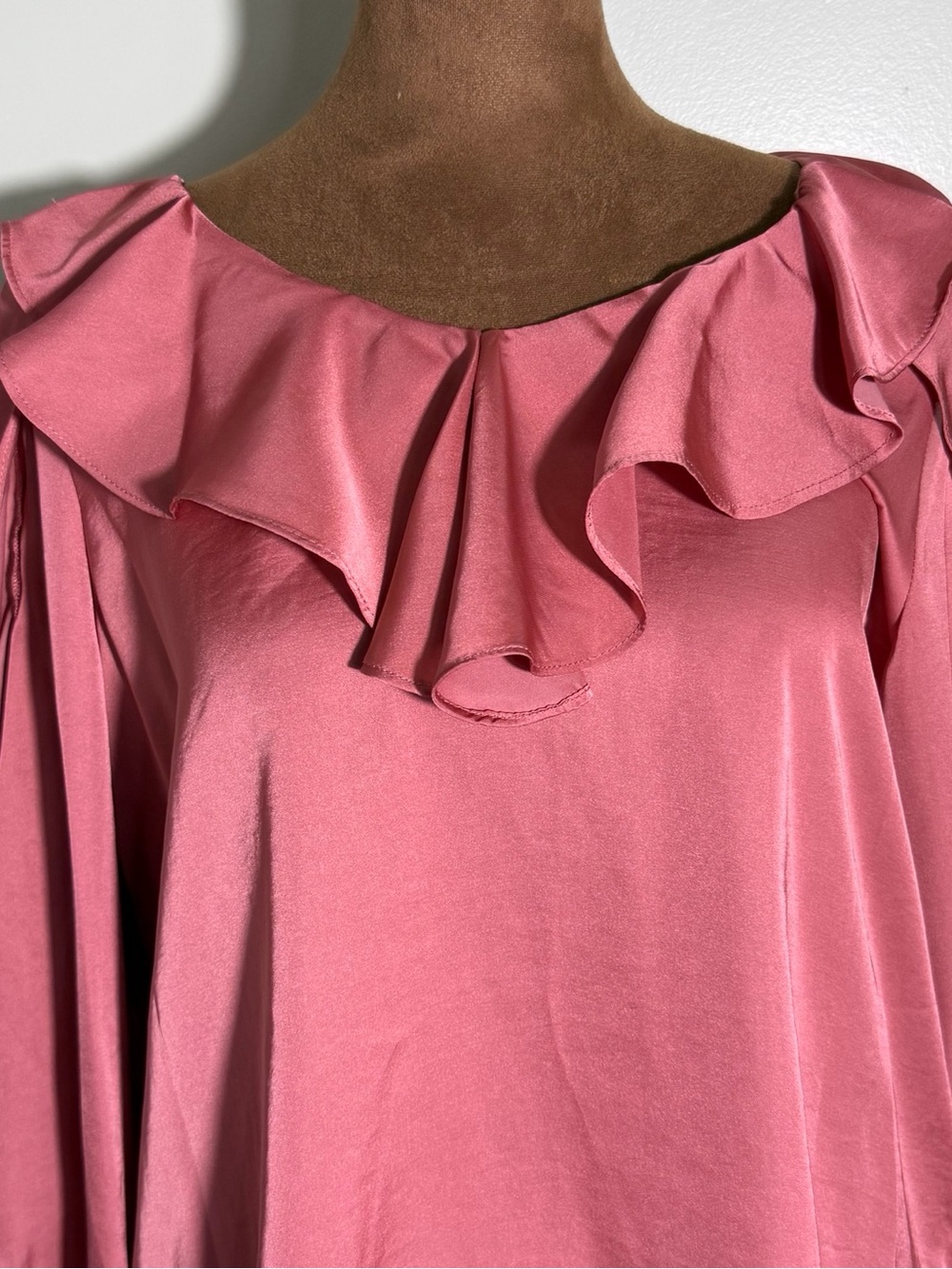 NWT Philosophy Dusty Rose Ruffle Cold Shoulder Blouse Romantic Top M - Picture 3 of 11